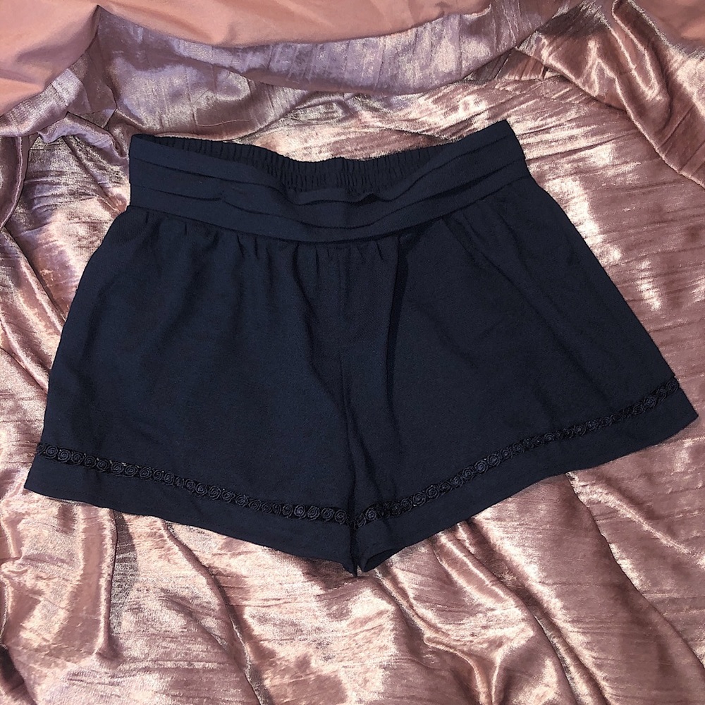 UMGEE | BOUTIQUE SHORTS | SZ S